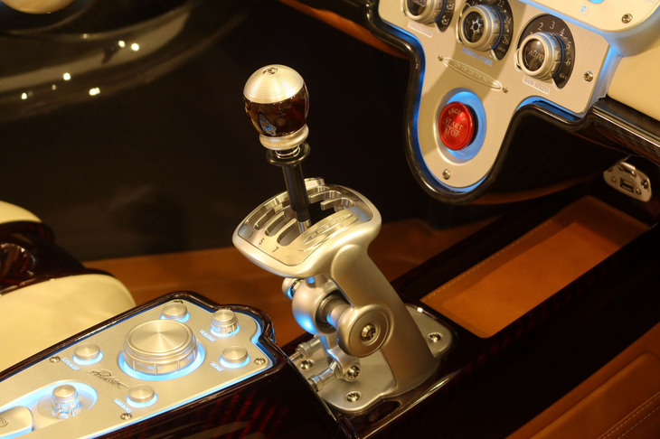 パガーニ・ウトピア ロードスター（シフトレバー）