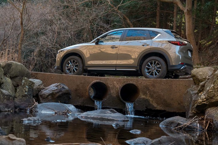 「CX-5」の「フィールドジャーニー」は、オフロードテイストが強調された特別仕様車。2021年11月にデビューした。
