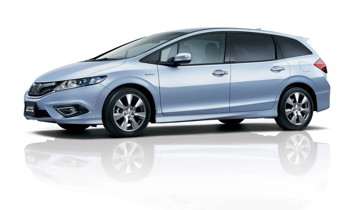 2015年「ホンダ・ジェイド」。車高が低かった世代の「オデッセイ」や「ストリーム」の市場を受け継ぐロールーフミニバン。当初は3列シートのハイブリッド車のみだったが、後にガソリンターボ車や2列シート仕様を追加した。