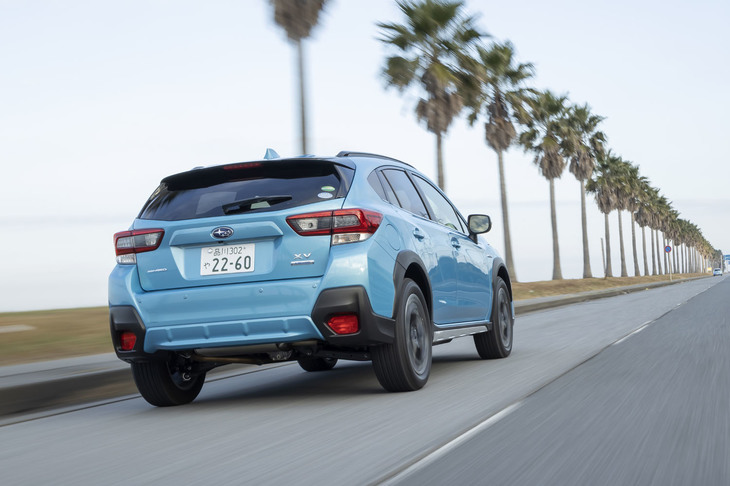 カタログ燃費は、1.6リッター車が13.3km/リッターとなっているのに対し、「e-BOXER」搭載車は15.0km/リッターと公称されている（ともにWLTCモード）。