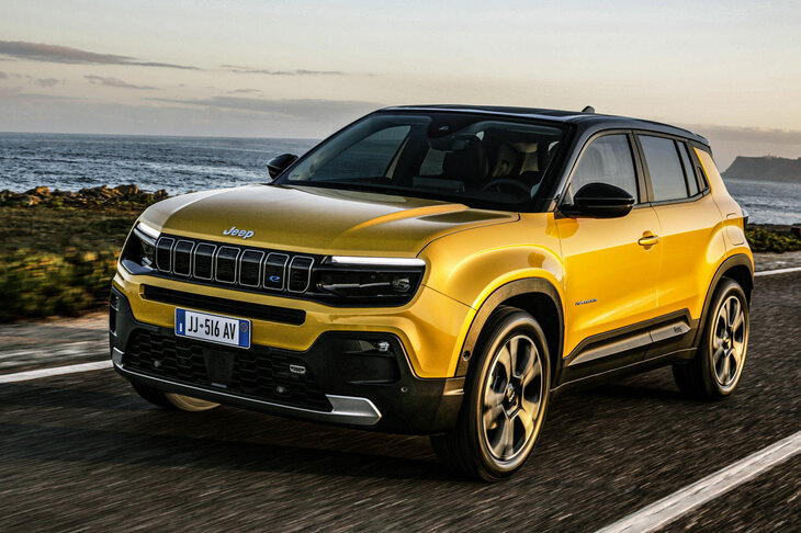 欧風テイストただようスタイルが目を引く「ジープ・アベンジャー」。「e-CMP」プラットフォームを共有するコンパクトSUVだ。