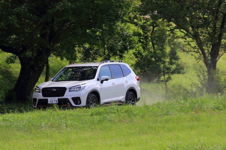 新型「フォレスター」ではターボエンジンの設定がなくなっており、マイルドハイブリッド機構を持つ「アドバンス」が2リッター直4自然吸気エンジン、その他のグレードは2.5リッター直4自然吸気エンジンという構成となっている。