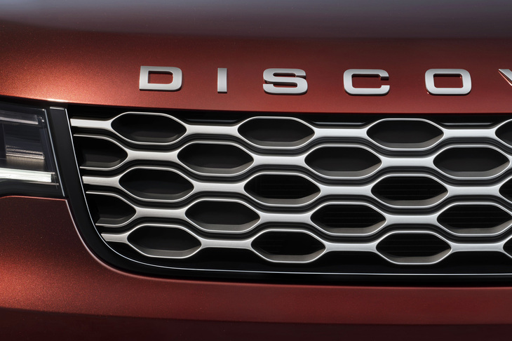 「ジェミナイ」のフロントグリルには「アトラス＆ナルヴィックグロスブラック」を用いた専用アイテムが採用される。