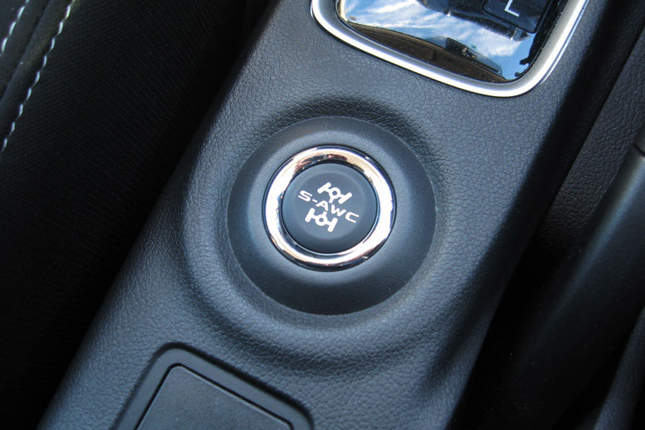 「S-AWC」の走行モード切り替えスイッチ。「4WDエコ」「ノーマル」「スノー」「ロック」の4つのモードが用意されている。