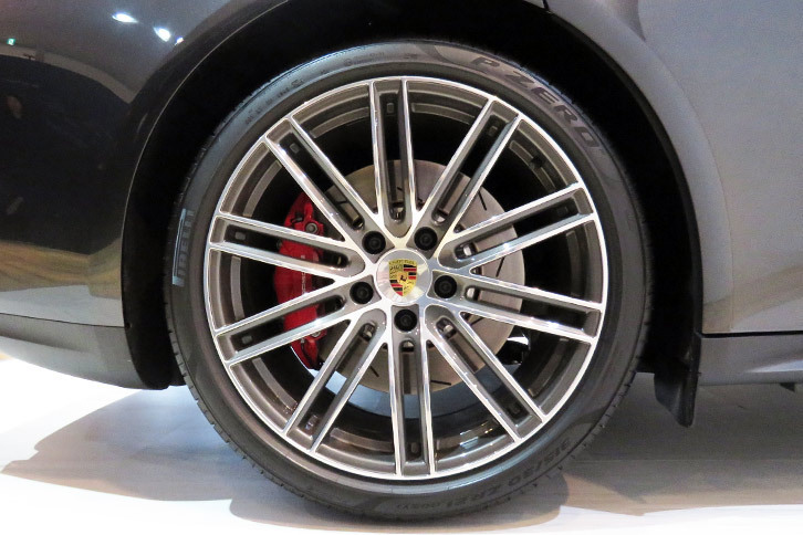 ポルシェ・パナメーラ ターボ（ホイールとタイヤ）