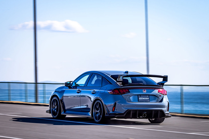 「無限シビック タイプRグループB」に装着されたパーツの総額は税込み1280万0810円で、車両本体価格と合わせると1901万1910円に。高価ではあるが、東南アジアからも引き合いが多いというから驚く。