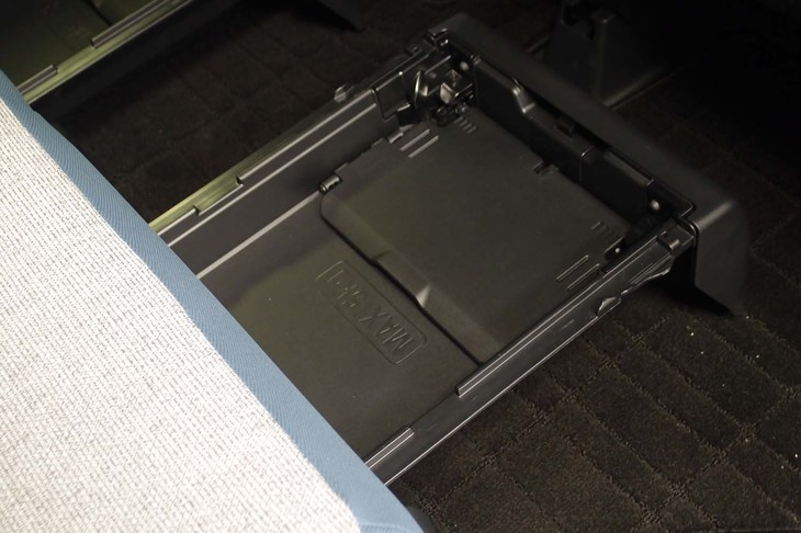 ダイハツ・ムーヴ キャンバス ストライプス（後席座面下の引き出し式収納＜置きラクボックス＞）