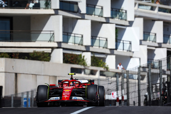 今季限りでフェラーリを去るカルロス・サインツJr.（写真）は、第3戦オーストラリアGPでの勝利を含め表彰台5回。このうち3回が開幕から3戦に集中しており、シーズンが進むにつれて戦闘力を落としているフェラーリに手を焼いていることがわかる。なお2025年の移籍先はなかなか決まらなかったが、第14戦ベルギーGP終了後、ウィリアムズと複数年契約を結んだことが明らかになった。（Photo=Ferrari）