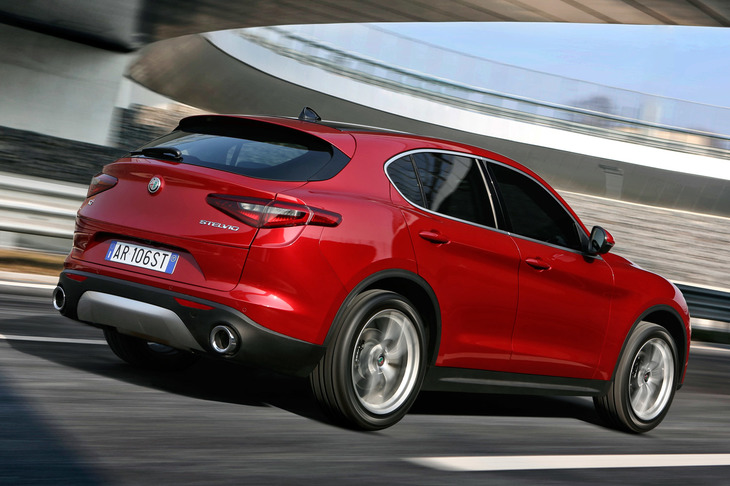 「ステルヴィオ」のリアビュー。
	明照寺：「リアまわりはそこそこ“強さ”が感じられるんですけど、フロントがやっぱり軽いんですよね」