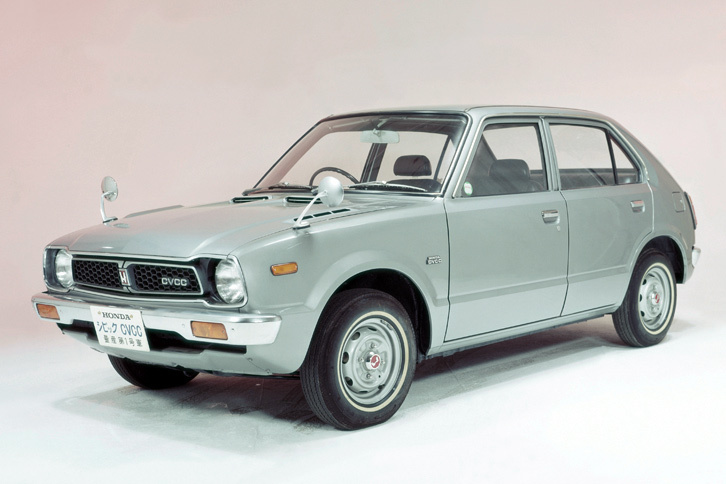 CVCCエンジンが搭載された「ホンダ・シビックCVCC」。1973年12月13日に発売された。