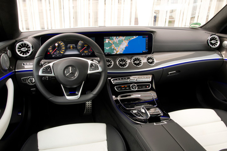 今回試乗した「E400 4MATIC」には、メルセデス・ベンツのカスタマイズプログラム「designo」によるコーディネートが施されていた。