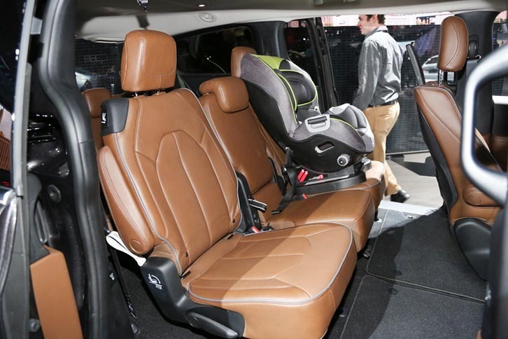 クライスラー・パシフィカ