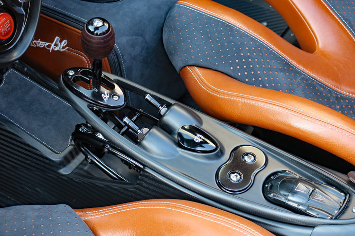 パガーニ・ウアイラ ロードスターBC（センターコンソール）