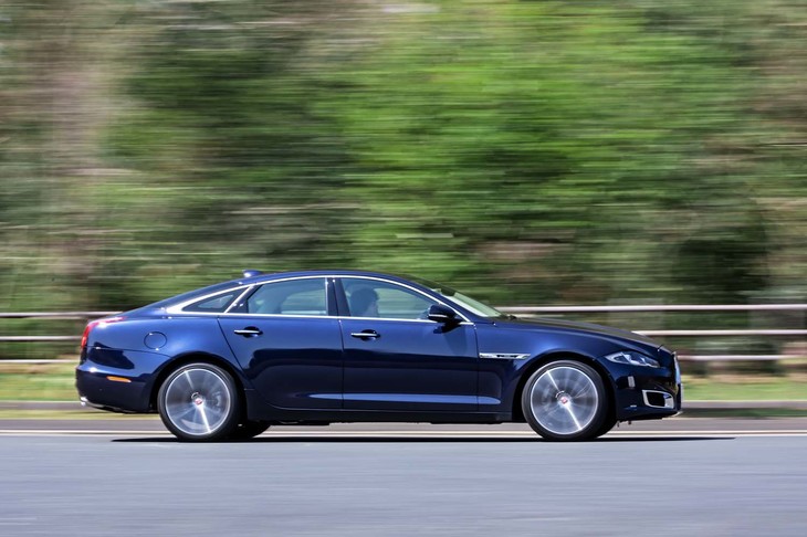 「XJ50」のボディーサイズは全長×全幅×全高＝5135×1900×1455mm、ホイールベース＝3030mm。