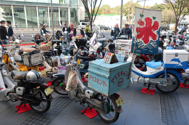 オーナー同士でメンテナンスやカスタマイズなどユーザーならではの情報交換をする場面が多く見受けられた。