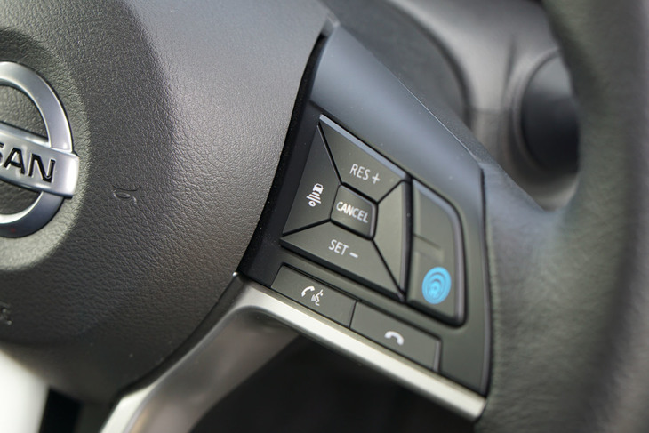 新型「デイズ」には先進運転支援システム「プロパイロット」が一部グレードに標準装備。「三菱eKワゴン／eKクロス」では「MI-PILOT(マイパイロット）」という呼称となる。