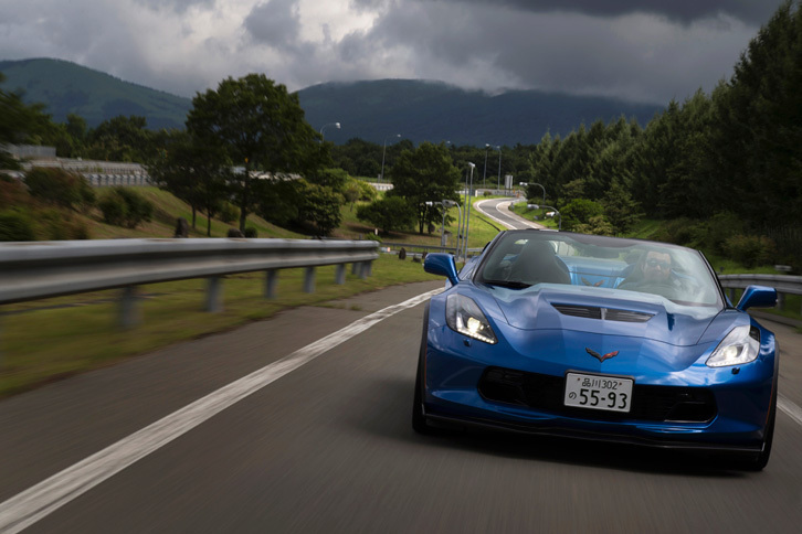 「Z06」には磁性流体ダンパーの「マグネティックライドコントロール」と、介入の度合いを5段階で調整できる専用セッティングのトラクションマネジメントシステムが装備されている。