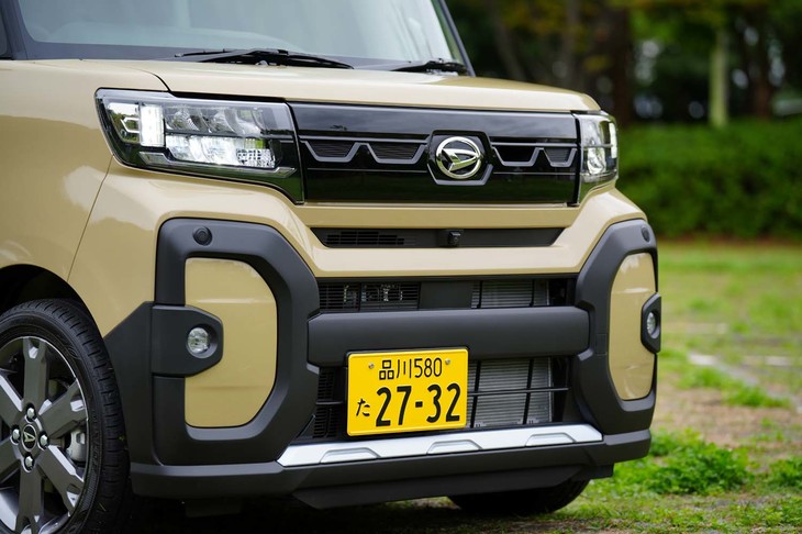 SUVのテイストをこれでもかと詰め込んだフロントマスク。