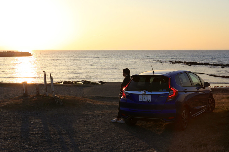 東京湾に沈む夕日を眺める。東京から2時間足らずで来られる場所で、こんな夕日が見られるとは思わなかった。
