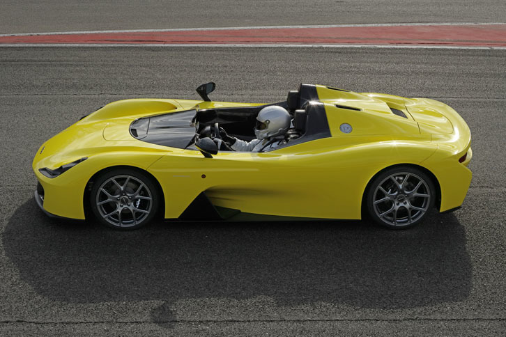 ボディーサイズは全長4185×全幅1875×全高1041mmで、ホイールベースは2475mm。