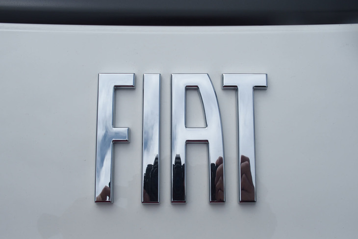 フィアット500eオープン（エンブレム）