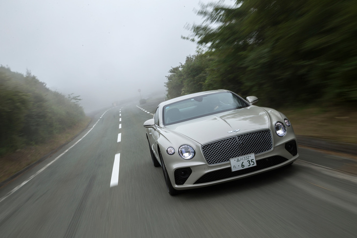 通常時は後輪駆動と同じ0：100に近いトルク配分。必要に応じて最大38％のトルクが前輪に配分される。