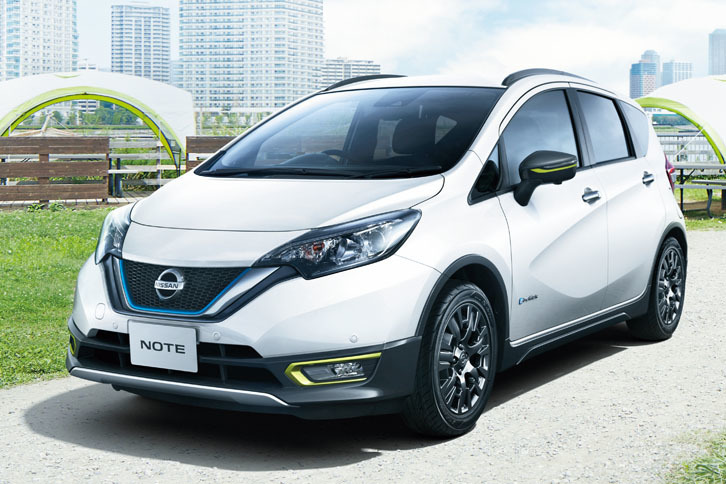 2017年秋の発売が予告された、SUVテイストの「クロスギア」。