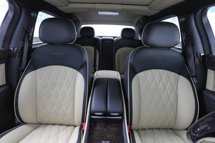 標準装備されるダイヤモンドキルトシート。テスト車両で採用されていたパイピングは、オプションで選択するアイテムになっている。