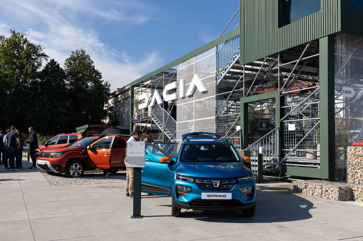 IAAモビリティー2021のダチアブース。