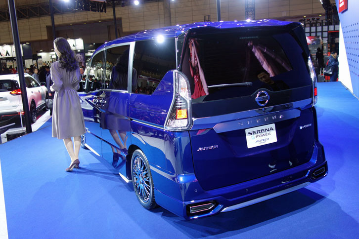 新たなサブブランドとして誕生したAUTECHは、NISMOよりも“大人向け”の、プレミアムスポーティーを志向する。