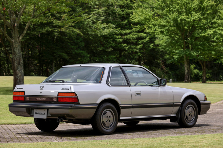 2代目「プレリュード」は1987年春までの4年半で、累計生産が約63万台に達した。全高がわずか1295mmの洗練されたクーペスタイルは、若者の憧れの一台となった。