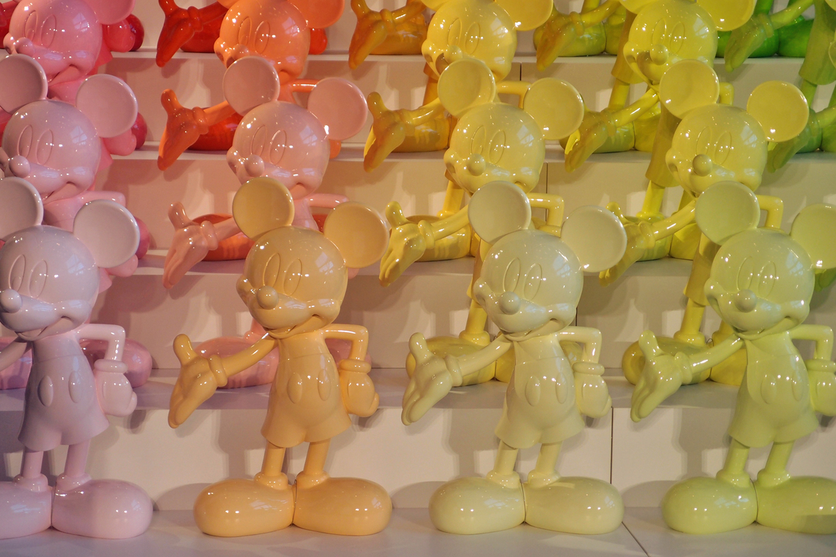 ミッキー柄のスマートも！ 「ディズニー ミッキー90周年 マジック オブ