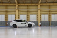 現在市販されている「アイスガード6 iG60」の、氷盤路における制動テスト。30km/hからのフルブレーキングで、制動距離は約9mという結果だった。