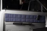 ヴィターレ・バルベリス・カノニコの生地はドアの内張りにも。