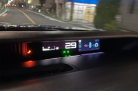 マイルドハイブリッドなのでモーター出力は低め。エンジン主体のシステムとなるが、発進や低負荷時には積極的にモーター走行を行う。WLTCモードの燃費は22.3km/リッターと公表されている。