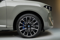 BMWが5代目となる新型「X5」を発表　初の電気自動車「iX5」もラインナップの画像