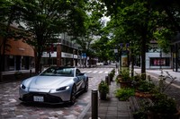 アストンマーティンのラインナップにおいて、ピュアスポーツという位置付けの新型ヴァンテージ。2017年11月に、東京を含む世界6都市で同時にワールドプレミアされた。