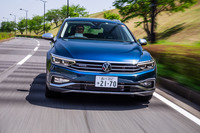 従来の渋滞時追従支援システム「トラフィック・アシスト」は、0〜210km/hの速度域で作動する同一車線内全車速運転支援システム「トラベル・アシスト」へと進化している。