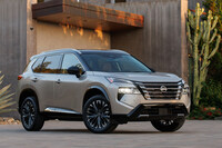 2020年登場の現行型「日産ローグ（日本名：エクストレイル）」。