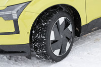 今回の試乗車は、標準で装備される19インチホイールに、前後とも245/45R19サイズの「ミシュランX-ICE SNOW」スタッドレスタイヤを組み合わせていた。