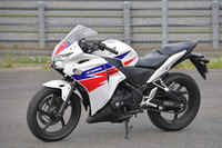 イケノヒラが25万円で購入した中古の「ホンダCBR250R」。練習およびライセンス取得時に使用。