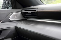 「GTライン」にはFOCAL製のプレミアムサウンドシステムが標準装備。計10個のスピーカーが搭載される。