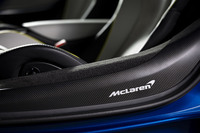 「アルトゥーラ」は、カーボンモノコックタブとアルミ製のサブフレームを組み合わせた車台「マクラーレン・カーボン・ライトウェイト・アーキテクチャー」の初採用モデル。従来のコンポーネントよりも10％軽量化されている。