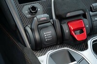 オンロード用ドライブモードは「ストラーダ」「スポーツ」「コルサ」の3種類。オフロード用は「ラリー」に一本化されている。