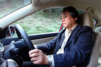 自動車ジャーナリストの笹目二朗氏(K)