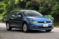 フォルクスワーゲン・ゴルフTSIコンフォートライン
    ボディーサイズ：全長×全幅×全高＝4265×1800×1460mm／ホイールベース：2635mm／車重：1240kg／駆動方式：FF／エンジン：1.2リッター直4 DOHC 16バルブターボ／トランスミッション：7段AT／最高出力：105ps/4500-5500rpm／最大トルク：17.8kgm/1400-4000rpm／タイヤ：（前）205/55R16 （後）205/55R16／燃費：21.0km/リッター（JC08モード）／価格：269万円