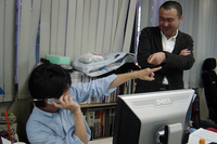 アオキ副編集長（左）とサトータケシさん（右）。いやはや、仕事の出来る方は貫禄が違います！ でも、二人が何をしたいのかわからないのは、そのせいでしょうか?!僕も早く追いつけるように日々頑張ります！
