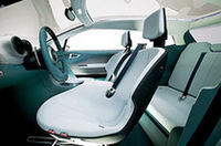 【フランクフルトショー05】「マツダ・デミオ」の後継？　コンセプトカー「颯爽」の画像