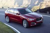 ブレーキ制御を使ったトルクベクタリング機構など、走りに関する装備は充実している。