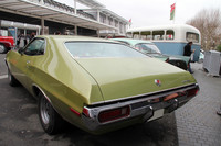 「フォード・グラントリノ」のリアビュー。